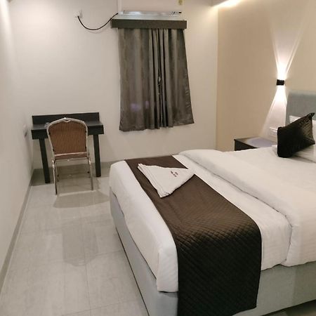 Hotel Paramount Visakhapatnam Bagian luar foto